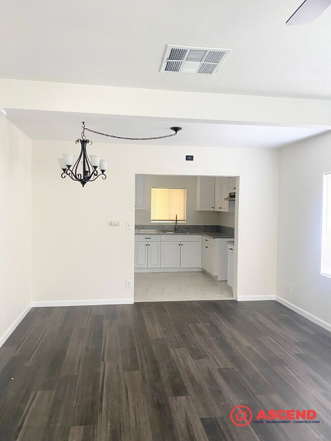 Building Photo - Charming 2 Bedroom 1 Bath House