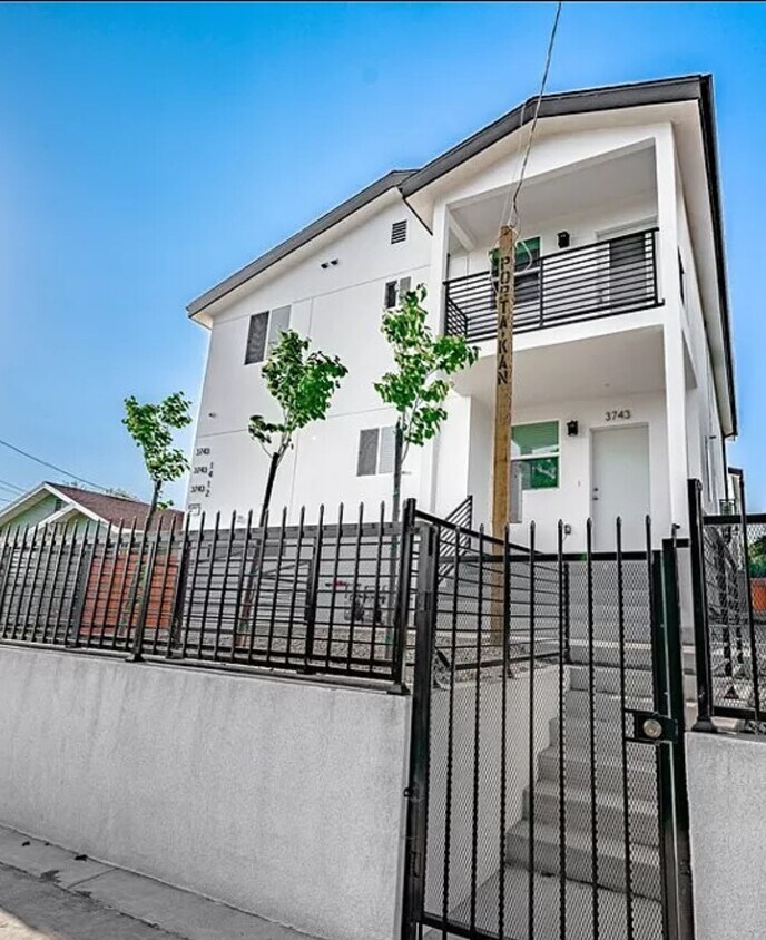 New construction - 3743 Lanfranco St