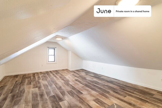 Foto del edificio - Room in Shared 5 bed/2 bath home