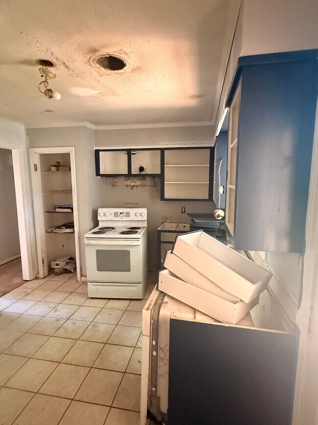 Building Photo - 713 Raines Dr