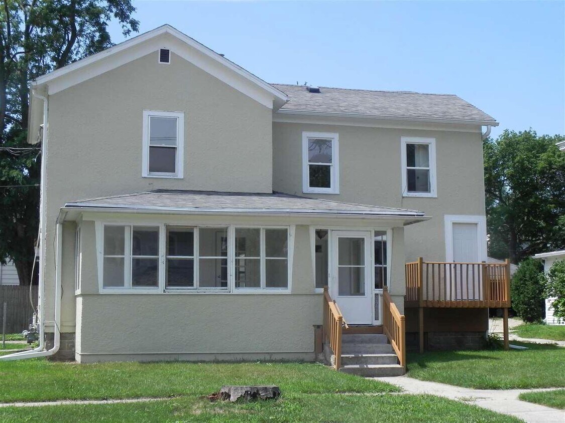 Primary Photo - 220 Cherry St