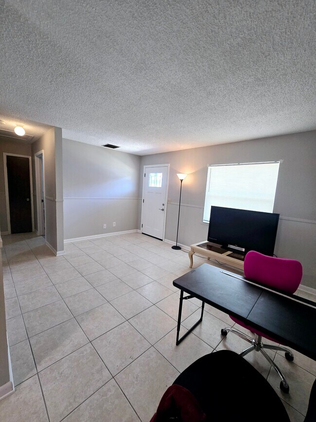 Foto del edificio - 773 NE 9th St