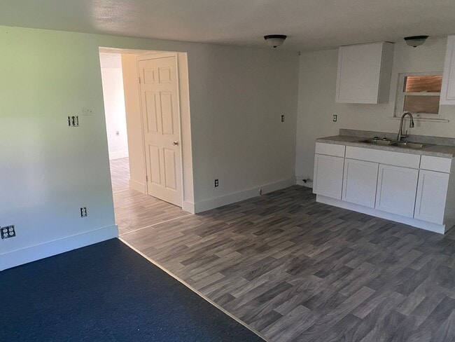 Building Photo - Fully Renovated 1 Bedroom Bungalow for Rent