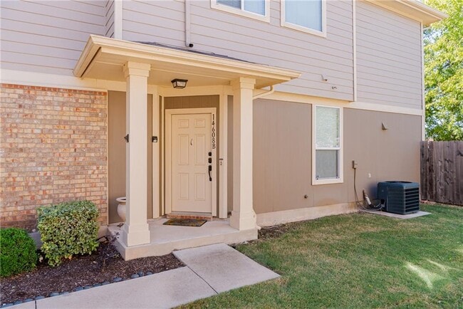Building Photo - 14608B Walt Whitman Trl