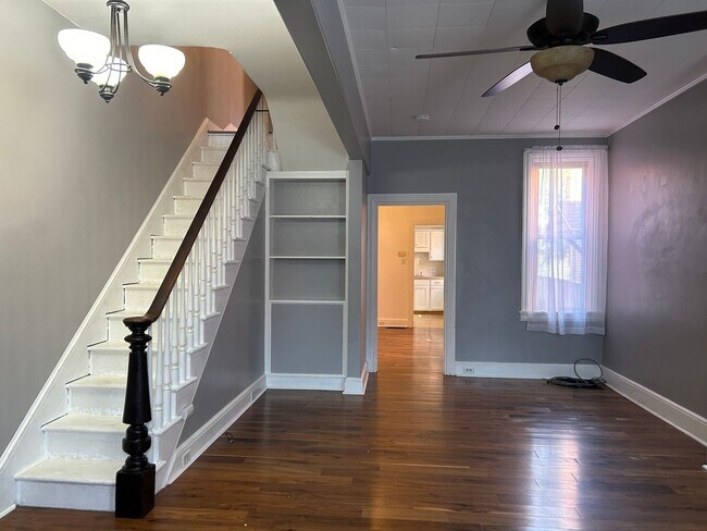 Foto del edificio - Beautiful 3 Bedroom, 1 Bath - 2 Car Detach...