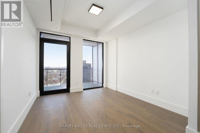 Building Photo - 215 Lonsdale Rd