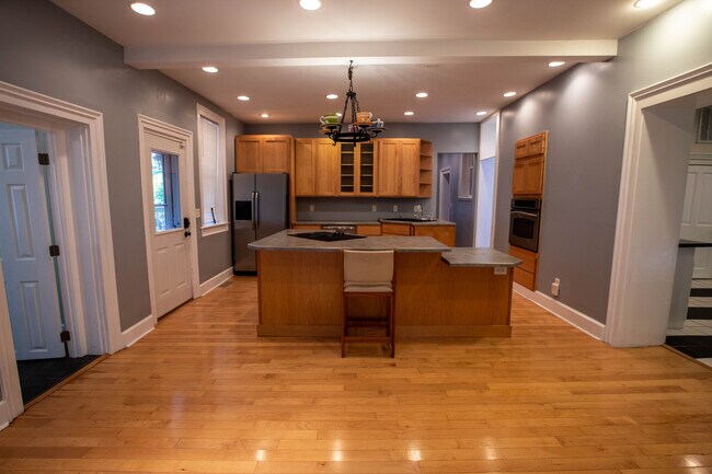 Foto del edificio - 335 N 6th St