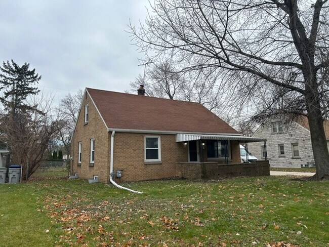 Building Photo - SINGLE FAMILY HOME