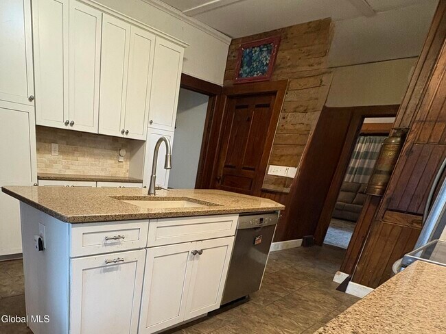 Foto del edificio - 260 Clark Rd