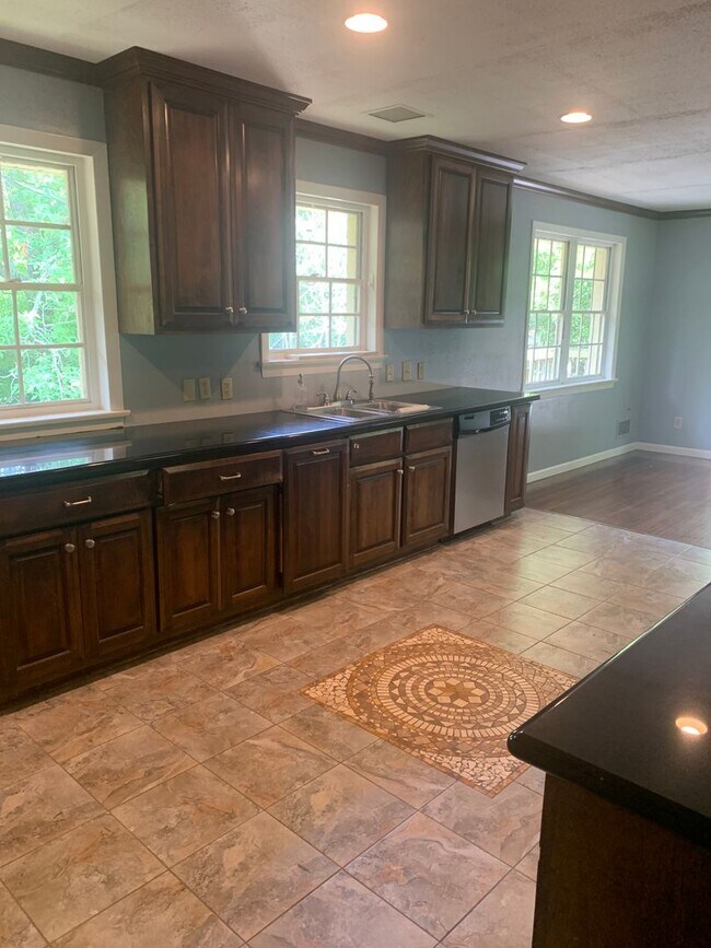 Building Photo - 8 Diana Hills Road 3 bed 2 bath