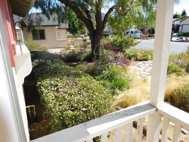 Building Photo - 5 Bed / 2 Bath SLO Home Near Poly
