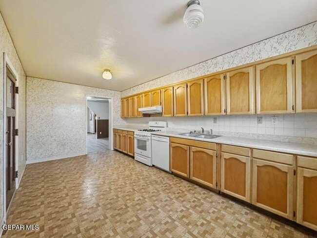 Building Photo - 9351 Carranza Dr