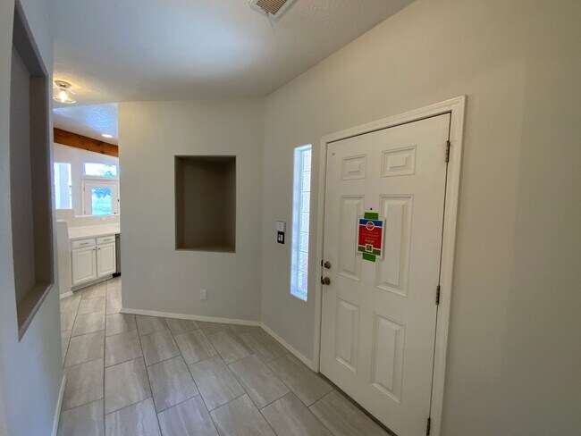 Building Photo - 3 Bedroom Single Story Home Available Near...