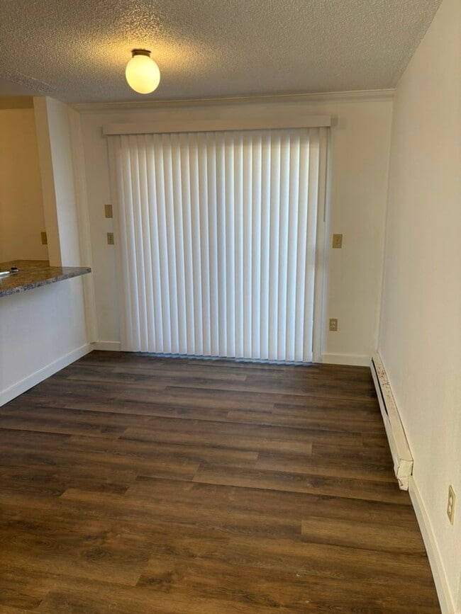 Foto del edificio - MP81 - 6113-6117 N. Addison St.