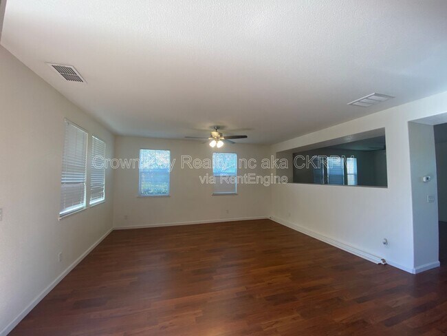Foto del edificio - 297 Emory Oak Pl