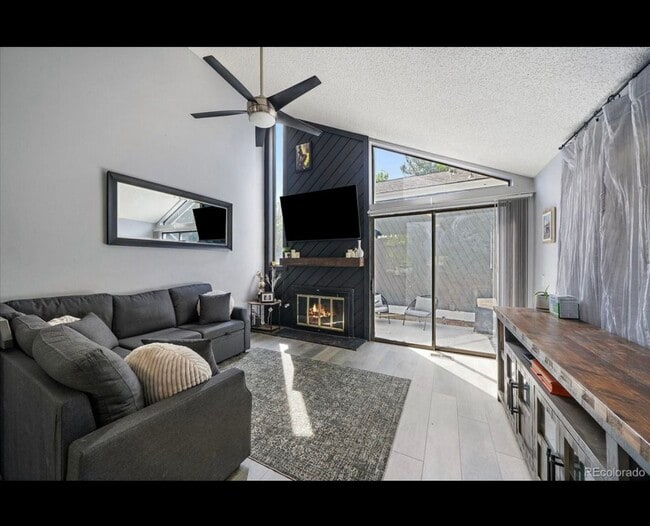 Living - 10177 E Peakview Ave