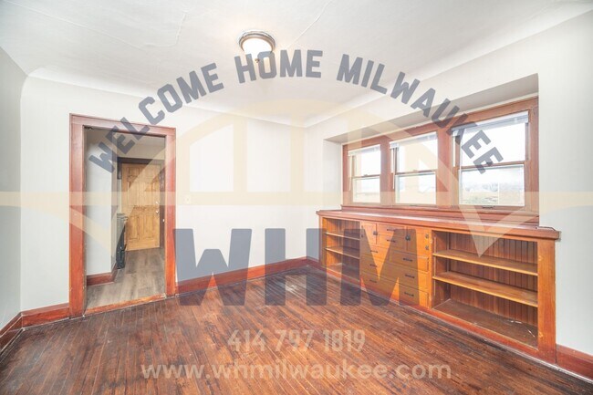 Building Photo - Welcome Home to this Cosy 2 Bedroom 1 Bath...