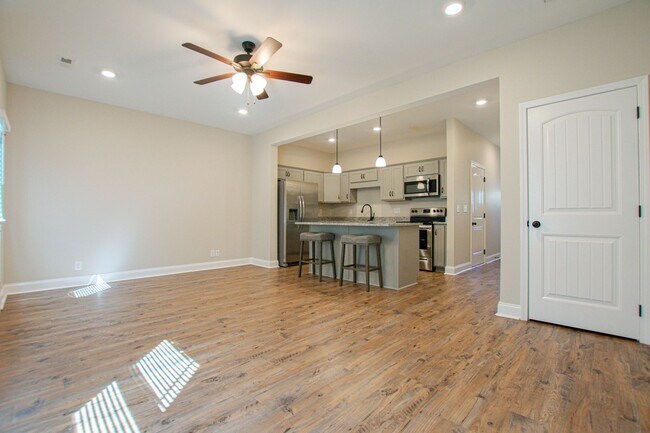 Foto del edificio - Pet Friendly Two Bedroom!