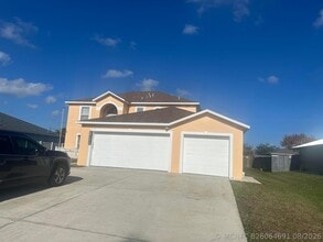 Building Photo - 1673 SW Schleicher Ln