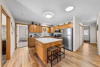 Building Photo - 433 Sarah Cir