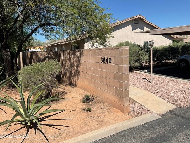 Building Photo - 3640 N Mountain Ave