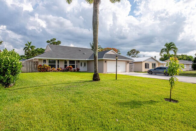 Foto del edificio - 5290 Pine Tree Dr