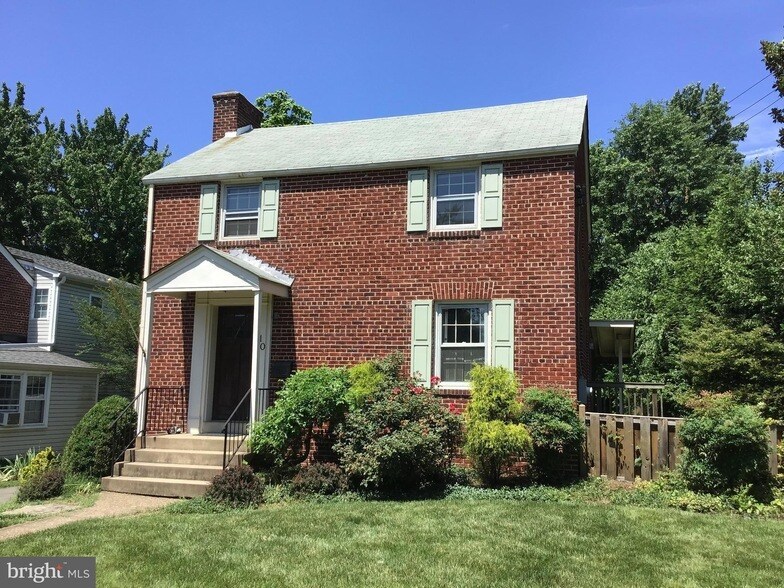 Foto principal - 110 S Woodrow St