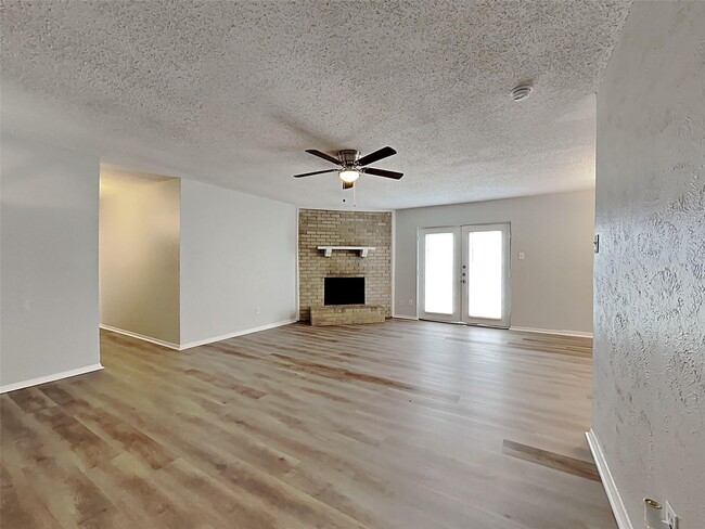Foto del edificio - 3 BR/2BA | Renovated Single Family Home | 2-Car Garage | Gated backyard