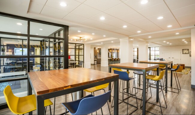 Foto del edificio - 1780 Broadway St