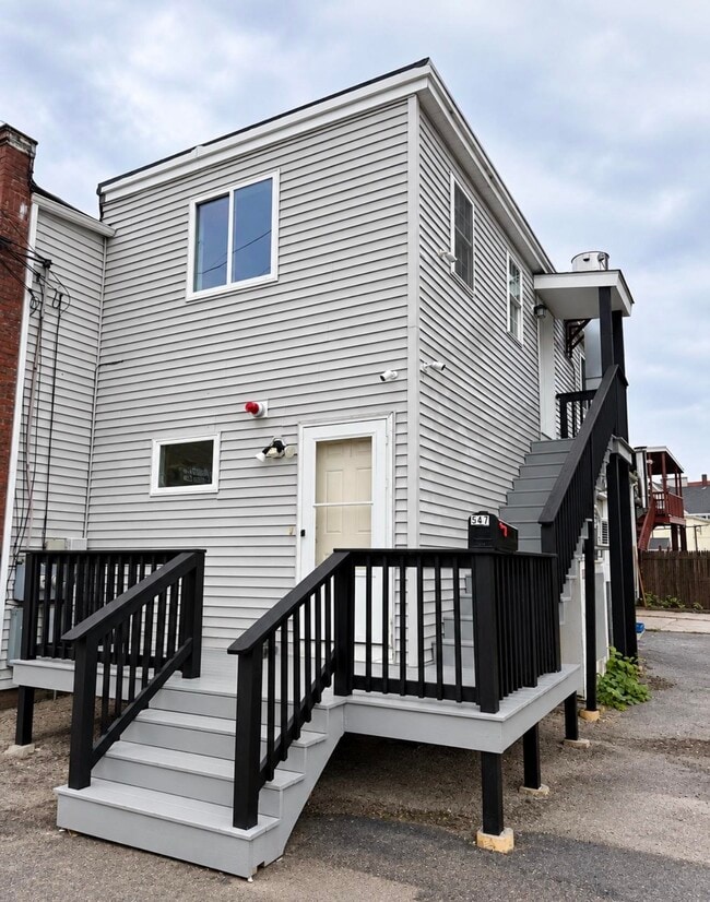Building Photo - 547 Central Ave