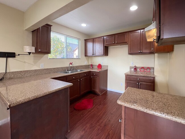 Foto del edificio - **5886 Lemon Ave Long Beach** 2 Bedroom 1 ...