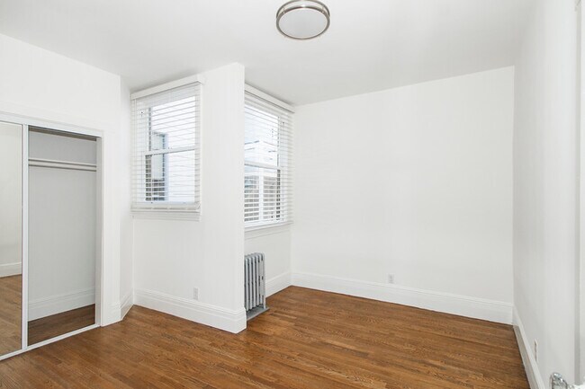 Building Photo - 2975 Van Ness Ave