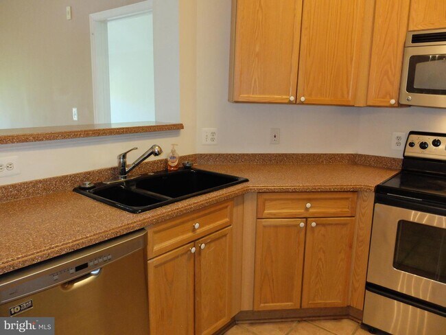 Building Photo - 8181 Carnegie Hall Ct