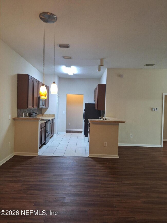 Building Photo - 7061 Snowy Canyon Dr