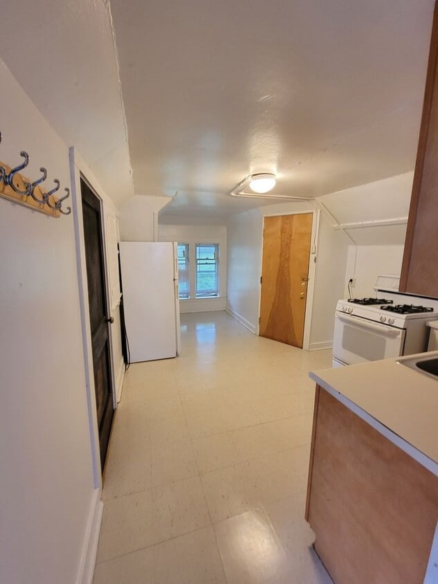 Photo - 620-22 Fellows Avenue