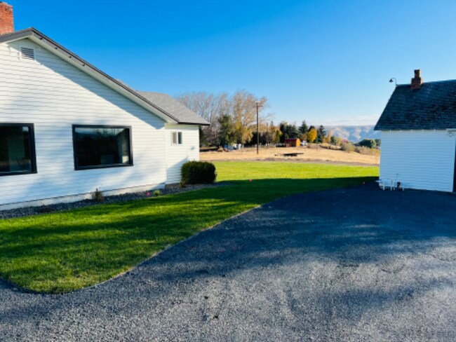 Building Photo - 310 Wickstrom Ln