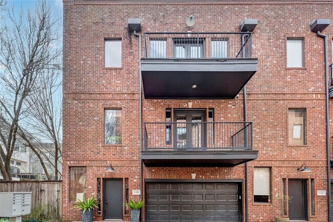 Building Photo - 910 Malone St