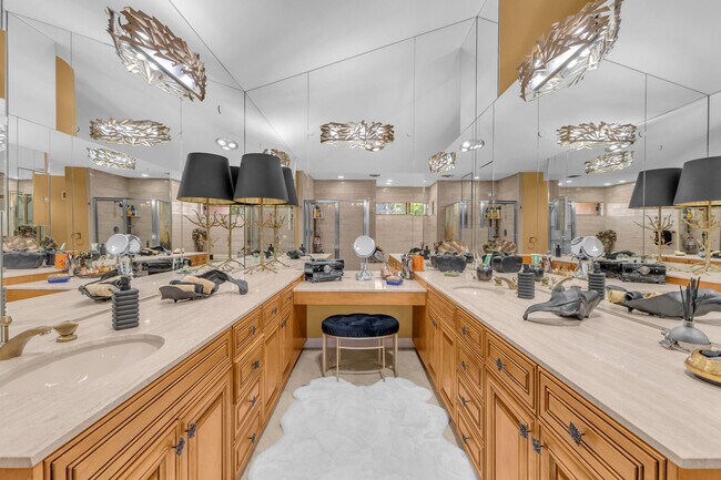 Building Photo - 216 W Kavenish Dr