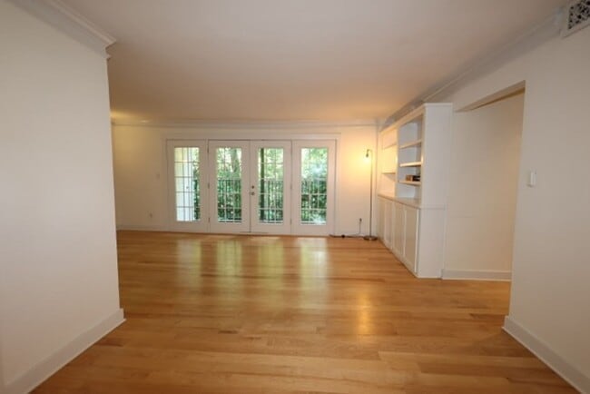 Foto del edificio - 2 Bedroom Condo in Buckhead for RENT!!! (Garden Brook at Peachtree Hills)