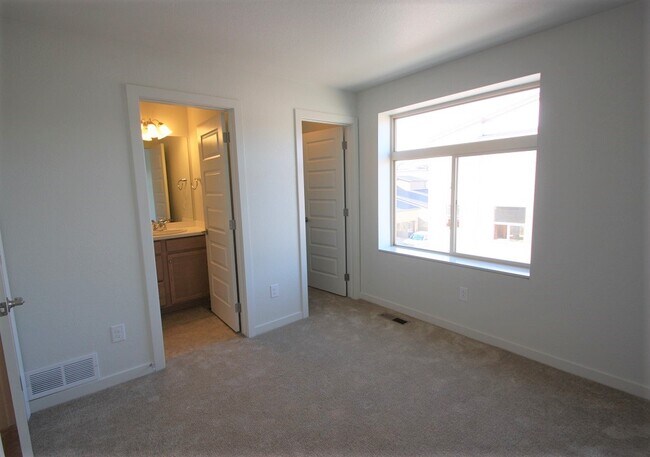 Building Photo - 10120 Belvedere Lp