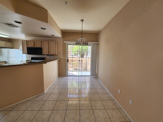 Foto del edificio - Fabulous First Floor Condo!