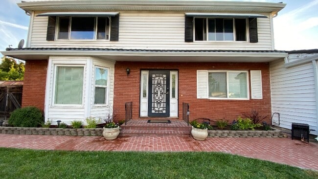 Photo - 10405 Brewer Ave House