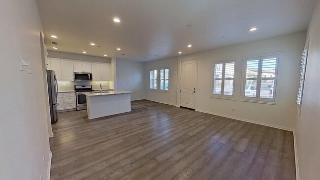 Building Photo - 327 Lucia Ln