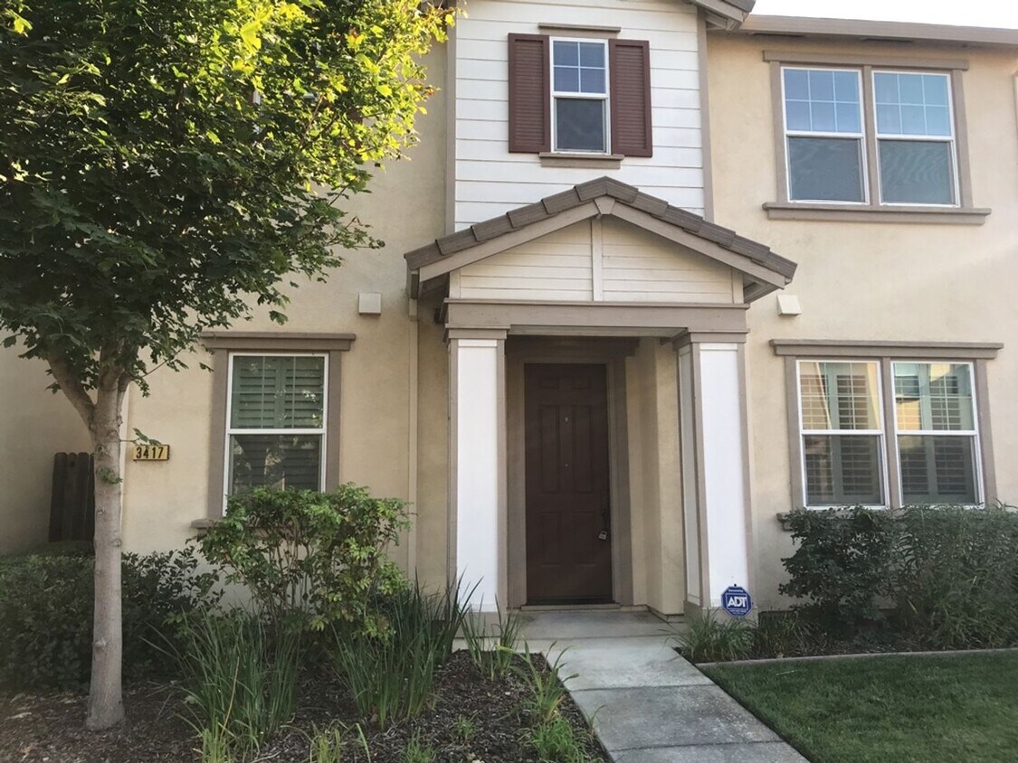 Primary Photo - Beautiful East Davis home available Septem...