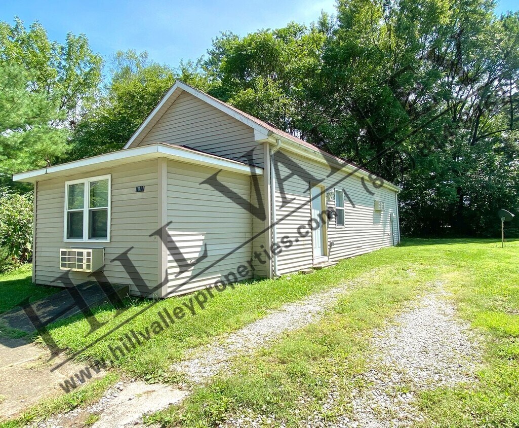 Primary Photo - Two Bedroom Home, Close to Campus/Downtown