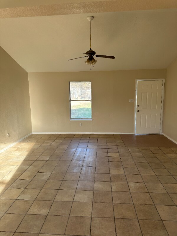 Building Photo - 897 Petit Rd