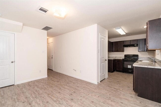 Building Photo - 12727 Veterans Ranch Rd