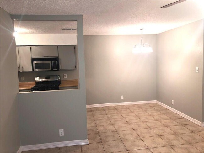 Building Photo - 1750 Horseshoe Cir