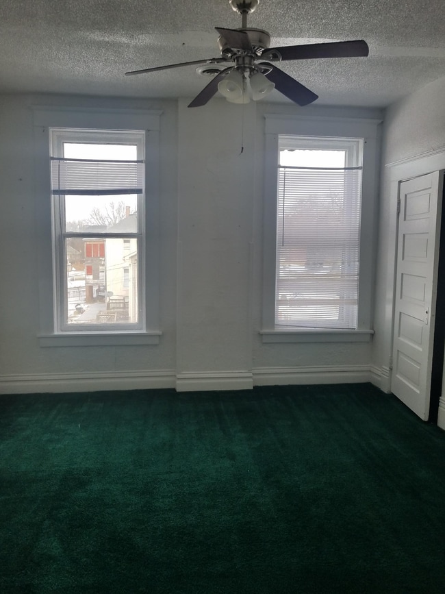 Building Photo - 402 S 15th St