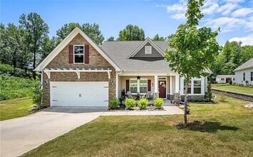 Building Photo - 490 Twin View Dr